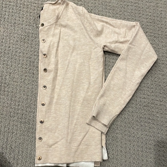 Small tan cardigan - Picture 2 of 3